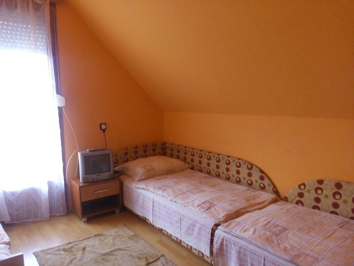 Tuenderkert Apartmanok Hajdúszoboszló Exterior foto